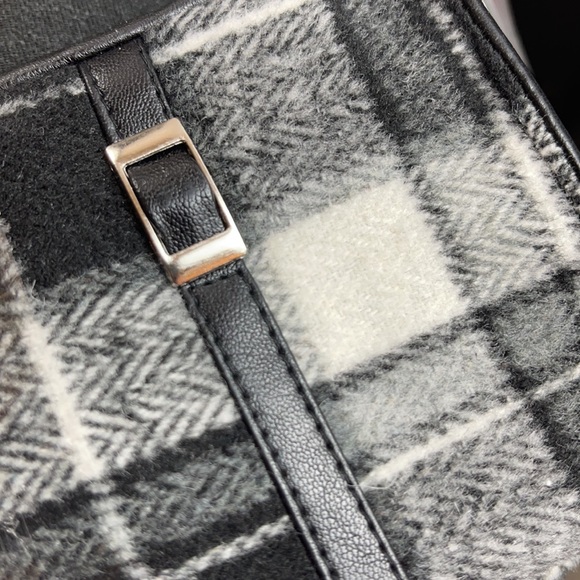 PLAID Black Touch Screen Compatible Vegan Leather Gloves - Picture 4 of 5